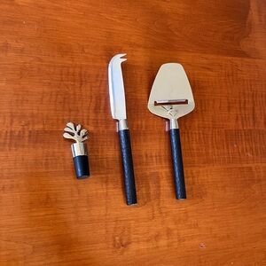 Crate&Barrel Cheese Knife Set w/ Leaf Wine Stopper